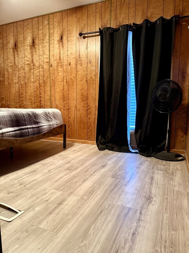 Building Photo - 214 NW Ave I