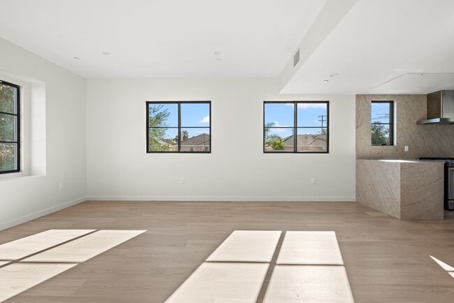 Building Photo - Brand-New Luxury Townhomes in Arcadia’s Top School District