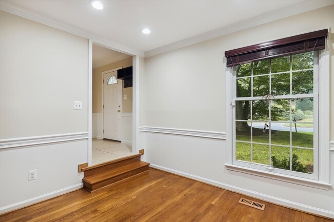 Building Photo - 5 BR 4.5 BA home with inground heated pool and extensive hardscape!