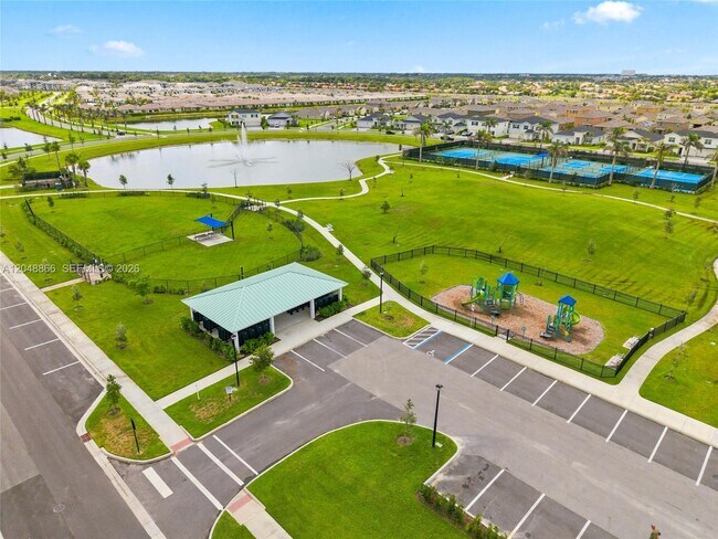 Building Photo - 12303 SW Roma Cir