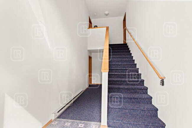 Building Photo - 1325 W Qualchan Dr