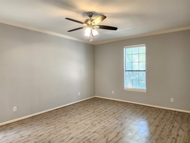 Building Photo - 2255 Braeswood Park Dr