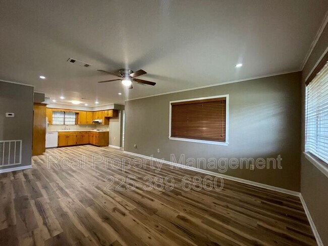 Building Photo - 4225 W Central Ave