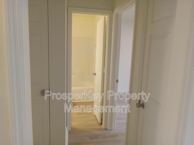 Building Photo - 9 Hidden Valley Ct