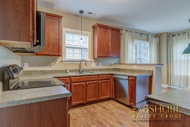 Building Photo - 325 Timber Meadow Lake