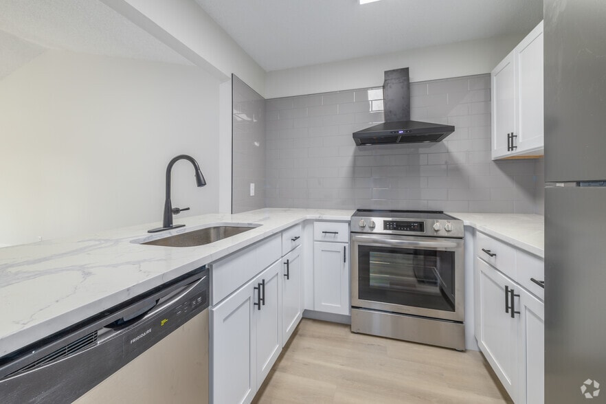 3BR, 2BA - 1,145SF - Kitchen - Mod Villas