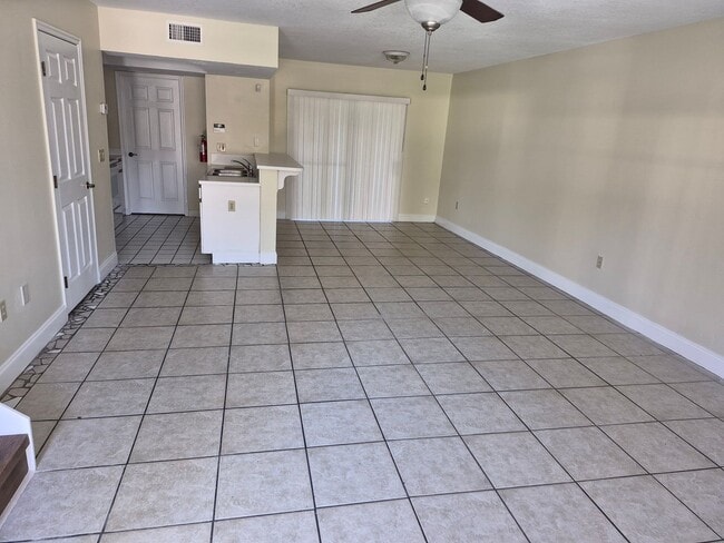Building Photo - 2 Bedroom 2.5  bathroom Kissimmee, newly renovated...