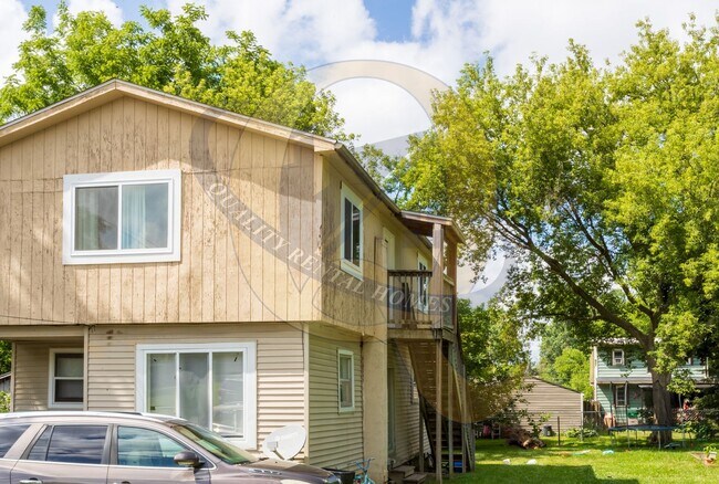 Building Photo - 2145 E McLean Ave