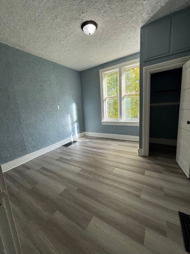 Building Photo - 215 E South St