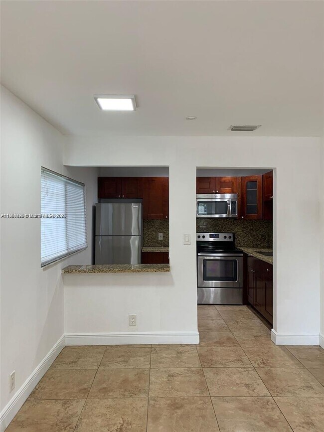 Building Photo - 8704 NW 38th Dr