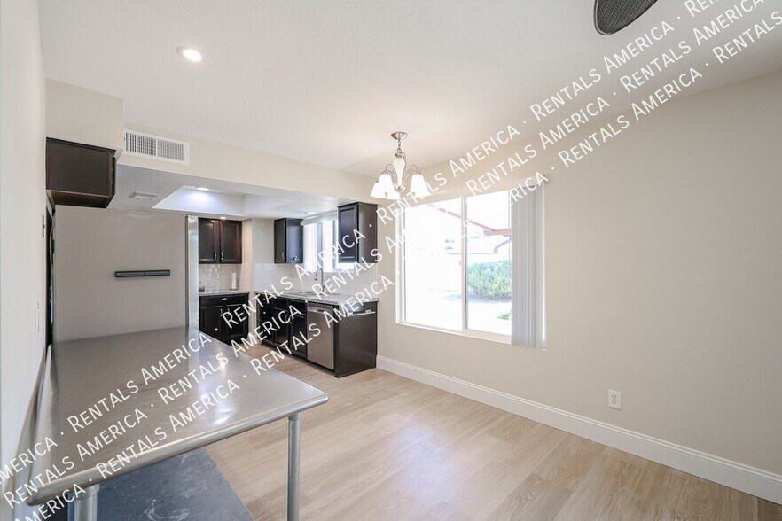 Building Photo - 11621 N 30th St