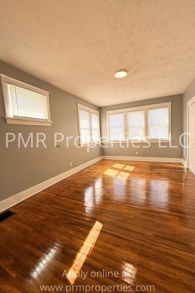 Building Photo - 4 Bedrooms / 1.5 Bathrooms House