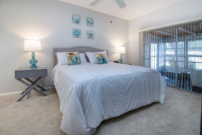 Building Photo - Fully Furnished - 2 bed 2 Bath villa - South Sarasota