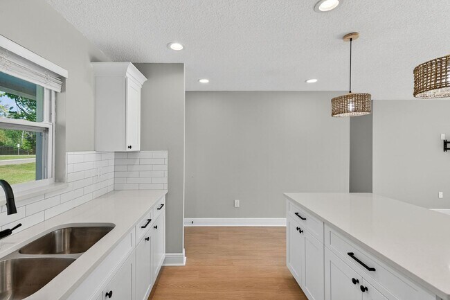 Building Photo - Fully Remodeled 3BR Home with Large Fenced Yard & New Deck