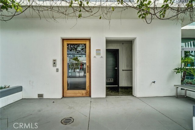 Building Photo - 411 W Seaside Way