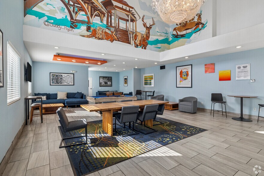 Lobby Photo - Gruene Pointe