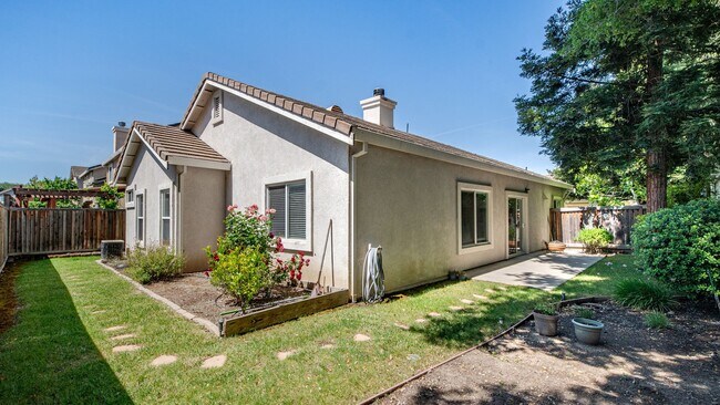 Building Photo - 3 bed 2 bath in Green Valley!