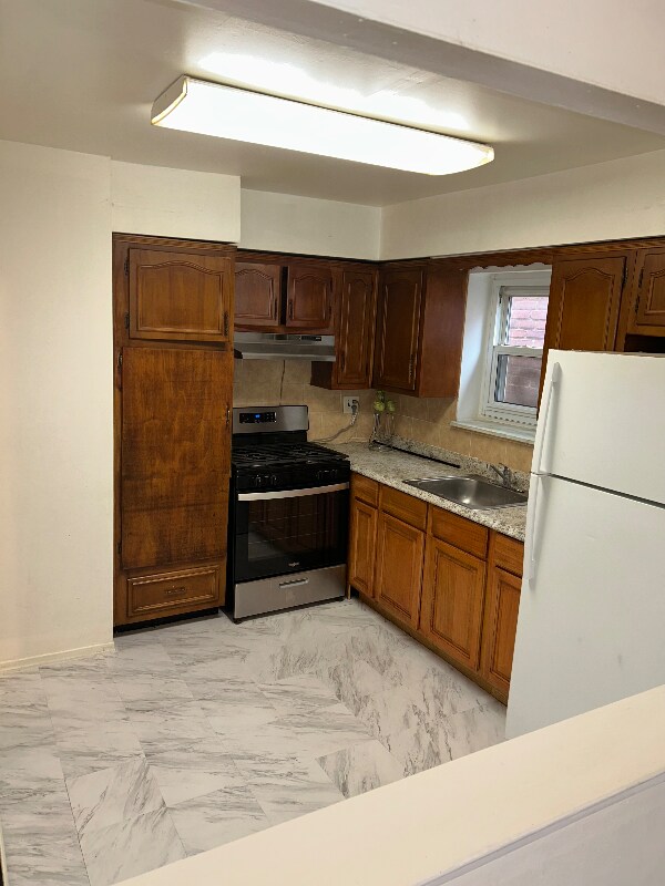 Building Photo - 142-22 Pershing Crescent