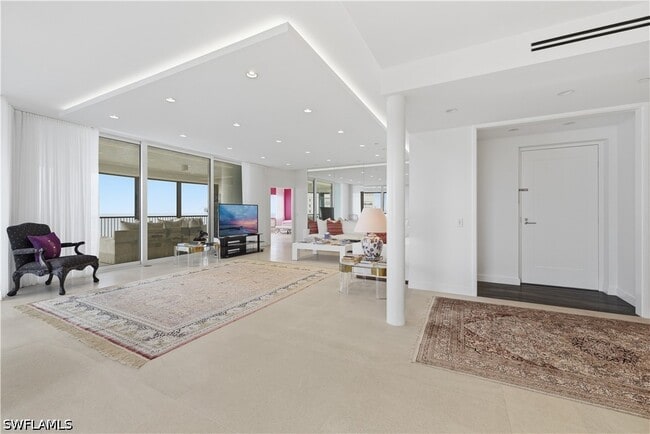 Building Photo - 8665 Bay Colony Dr