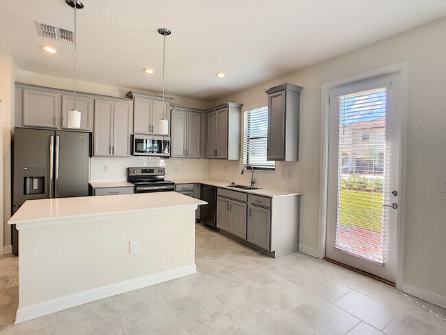 Building Photo - Gorgeous 4 bedroom townhome!