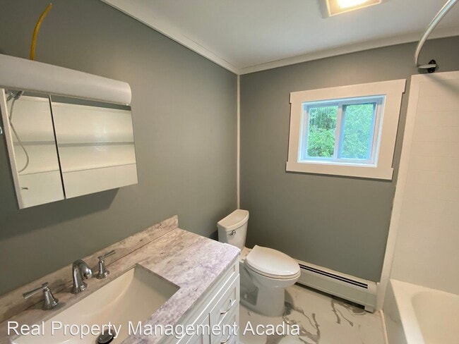 Building Photo - 3 br, 1.5 bath House - 13 Elm Street