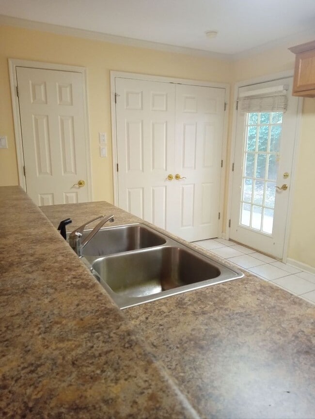 Building Photo - Now Available – 1-Level Condo in Alexandria, LA | $1,250/month