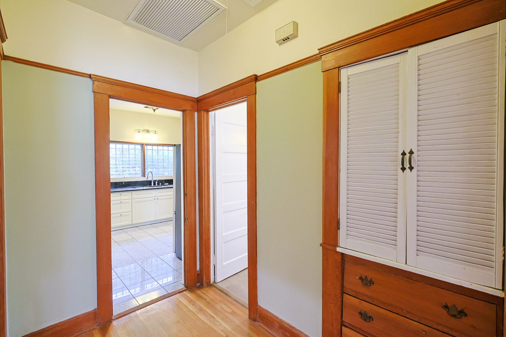 Building Photo - 1452 W 29th St