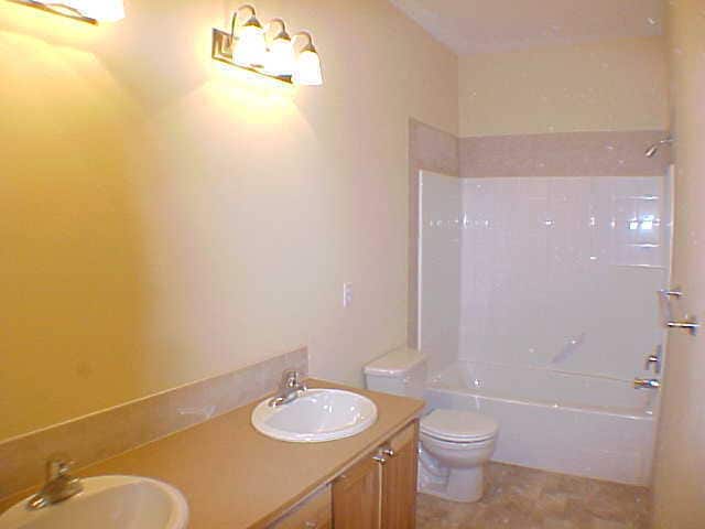 Building Photo - 482