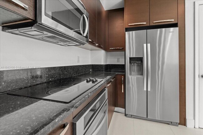 Building Photo - 3030 NE 188th St