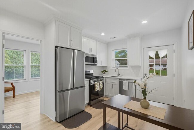 Building Photo - 5206 Gilpin Dr