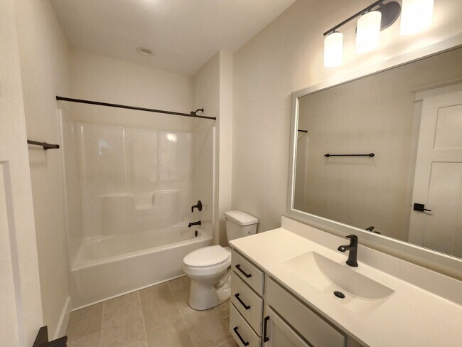 Building Photo - 1128 Blueview Dr