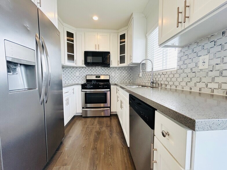 Building Photo - 7205 S La Cienega Blvd