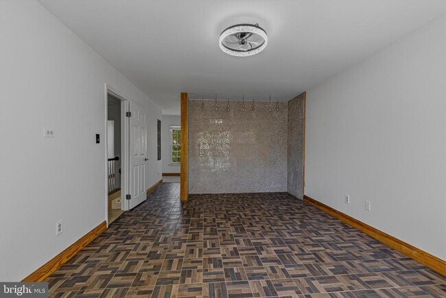 Building Photo - 1646 Stowe Rd