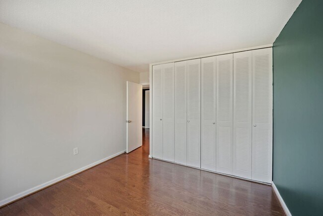 Building Photo - 1 bedroom 1 bathroom Condo in Navy Yard!