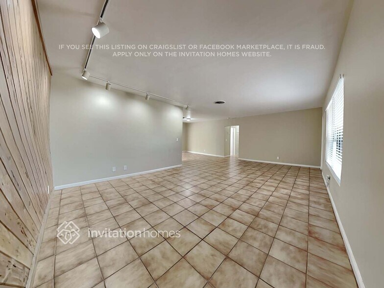 Building Photo - 7700 W Lake Dr
