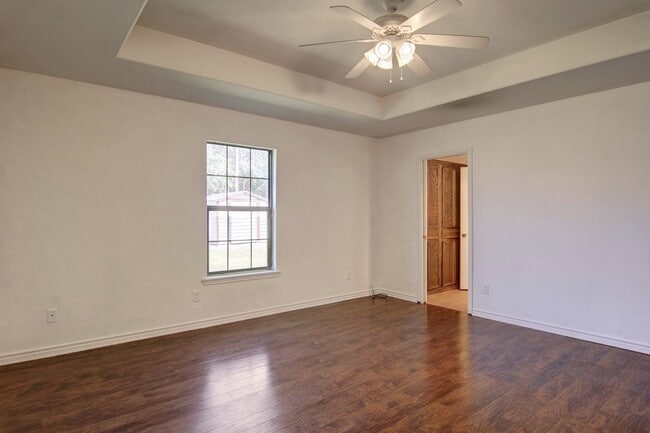 Building Photo - 2418 Handlin Dr