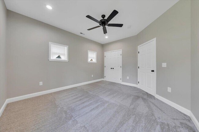 Building Photo - 3202 Mathews Ln