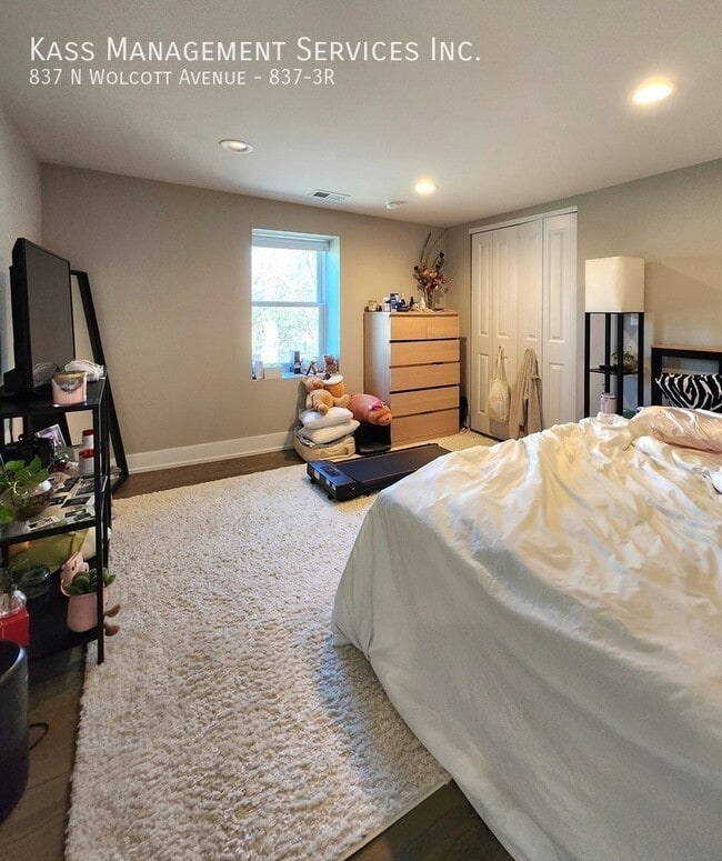 Building Photo - 837 N Wolcott Ave