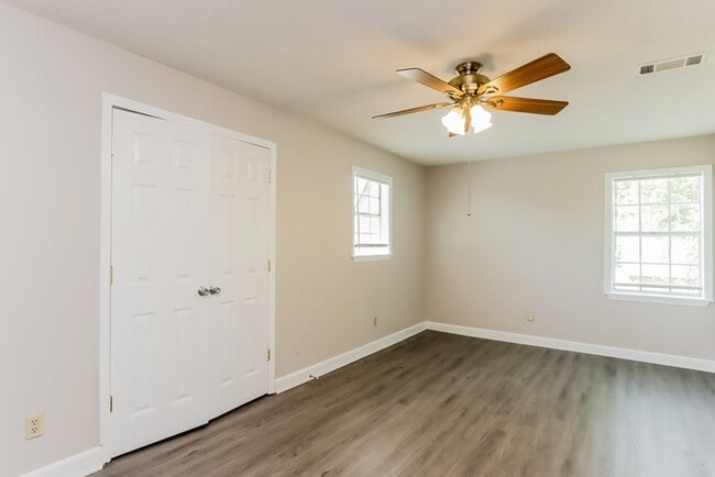 Building Photo - 122 Gray Dr