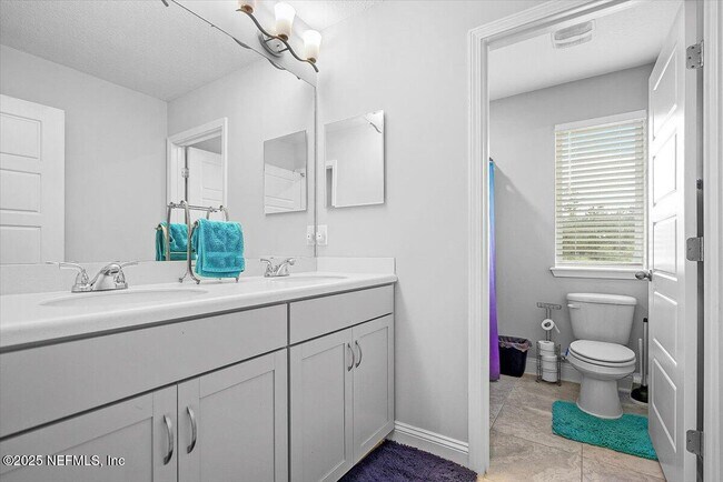 Building Photo - 227 Daydream Ave