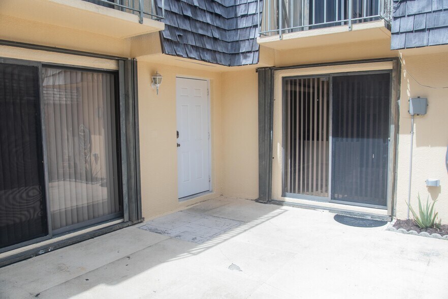 Building Photo - 70 Lake Arbor Dr