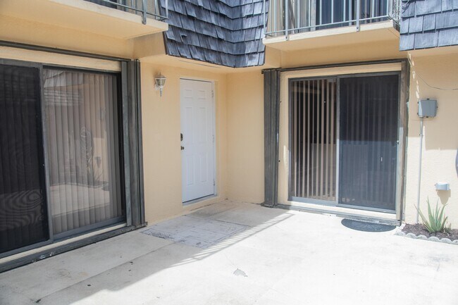 Building Photo - 70 Lake Arbor Dr