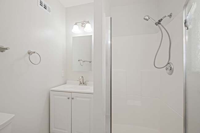 Building Photo - Charming 3-Bed, 2-Bath Home for Rent in Go...