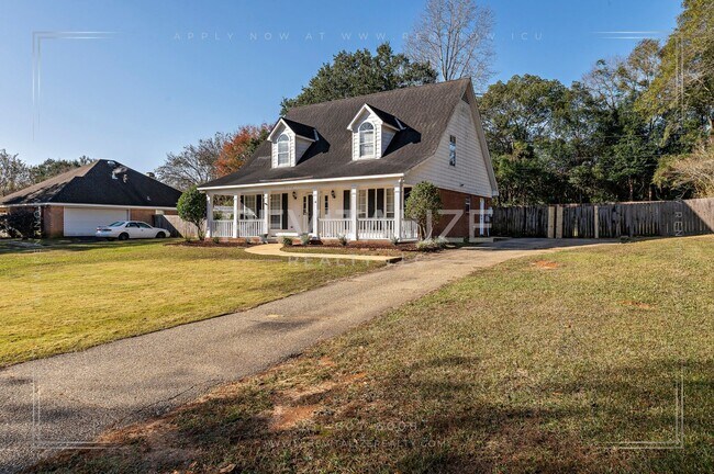 Building Photo - Creole Style 3 Bed 2.5 Bath Home on Oversized Lot