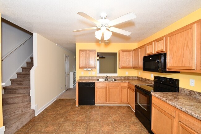 Building Photo - 104 Streamwood Dr