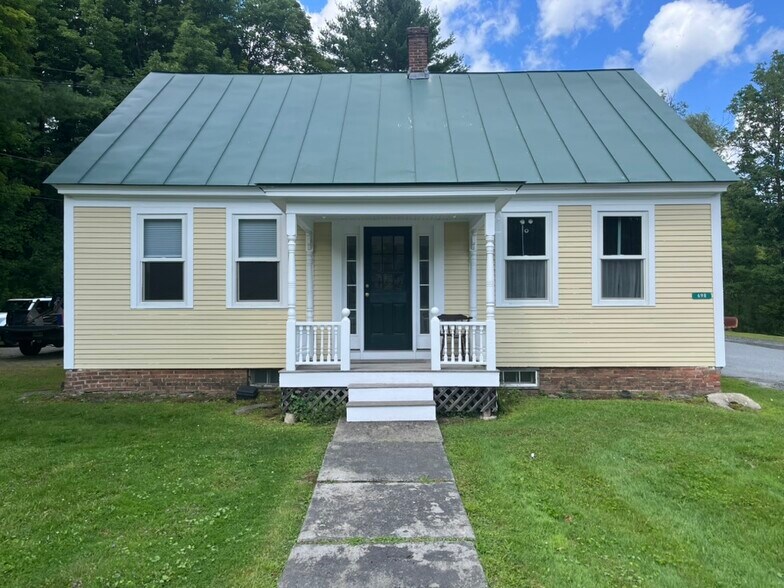 Building Photo - 698 W Woodstock Rd