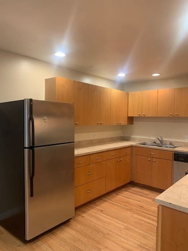 Building Photo - 3 br, 2 bath House - 1318 TOPAZ WAY