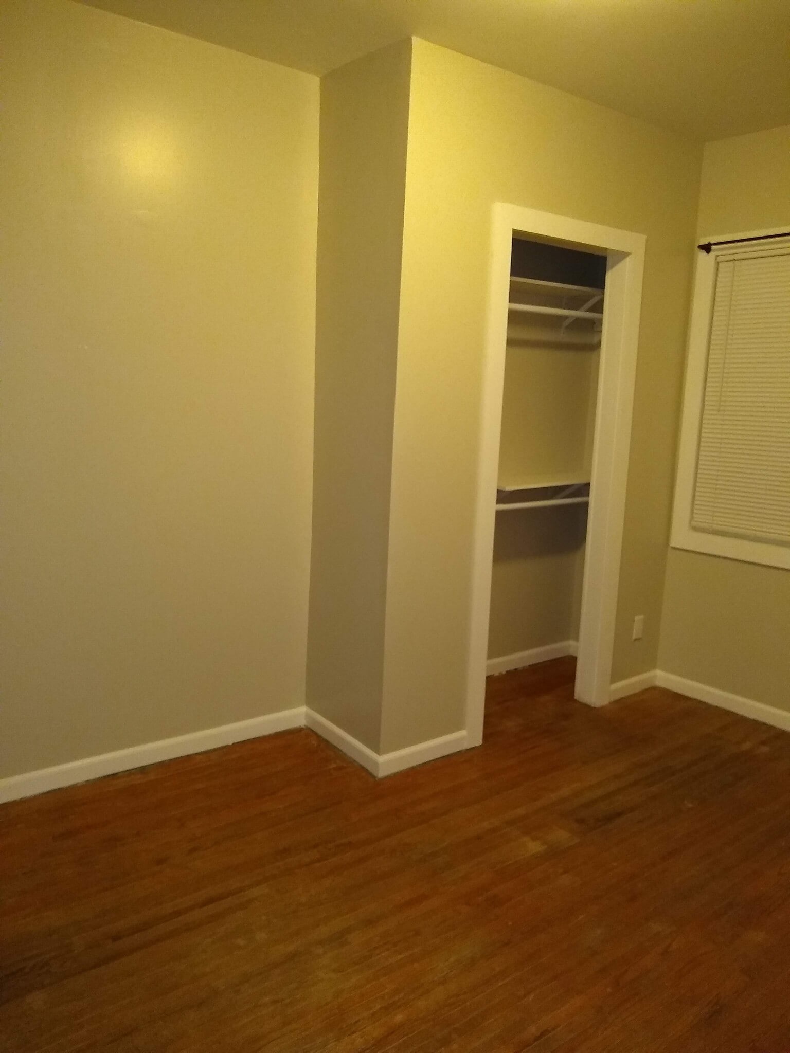 Master bedroom & closet - 19 Sheffield Ave