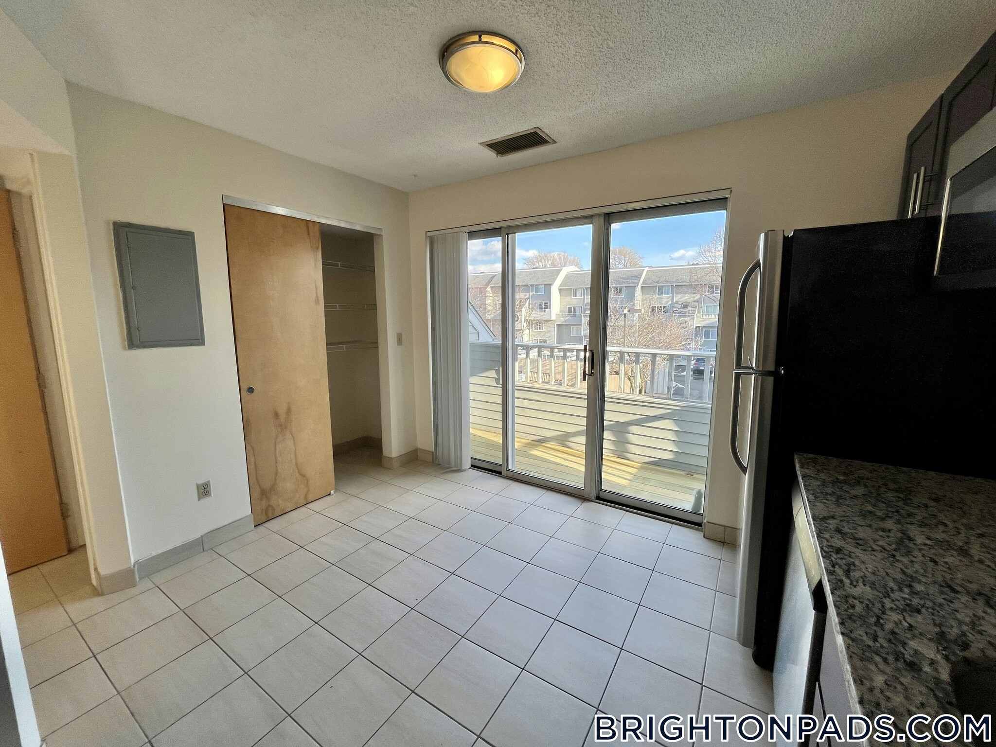 Building Photo - 150 N Beacon St