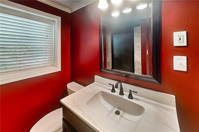 Building Photo - 2902 Delcourt Dr